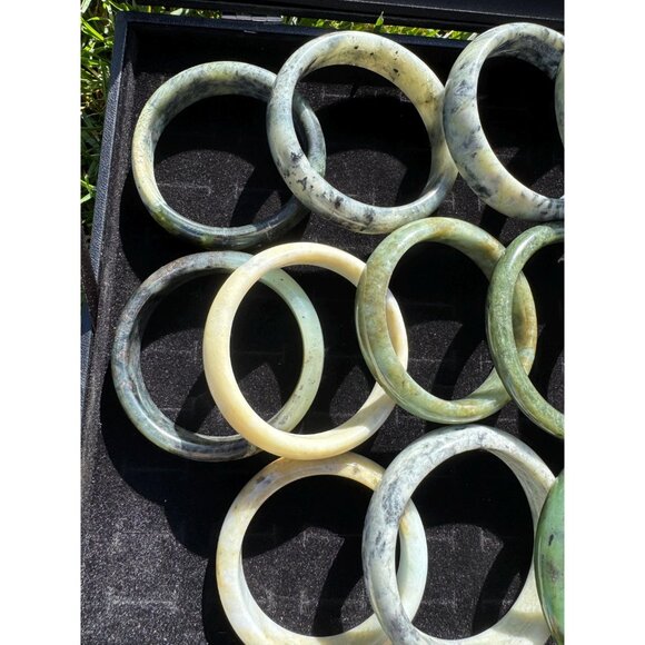 Lot of 16 Jade Bangle Bracelets - 730 grams - Vintage Jewelry Store Closeout Lot - Picture 4 of 9